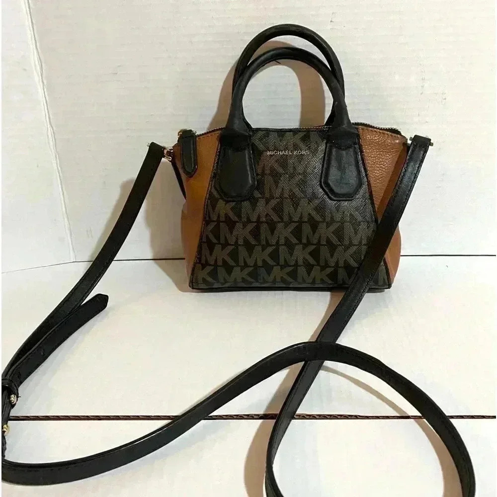 Michael kors logo small crossbody handbag